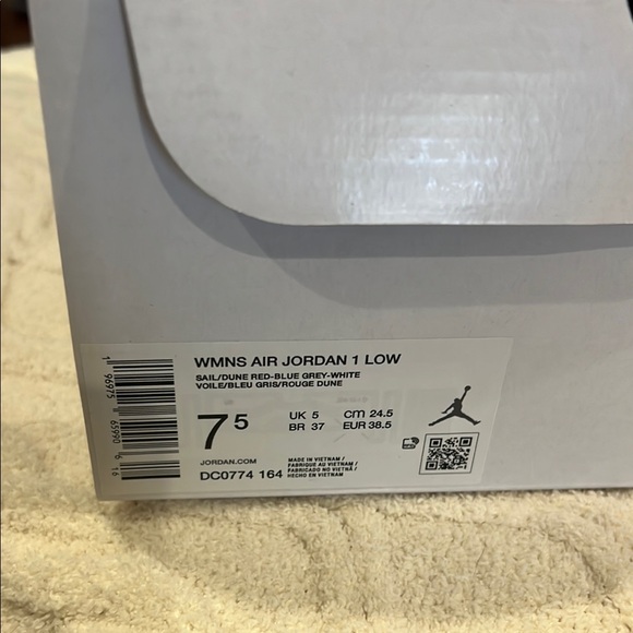 Nike Men's Blue and Red Sneakers - Picture 2 of 3